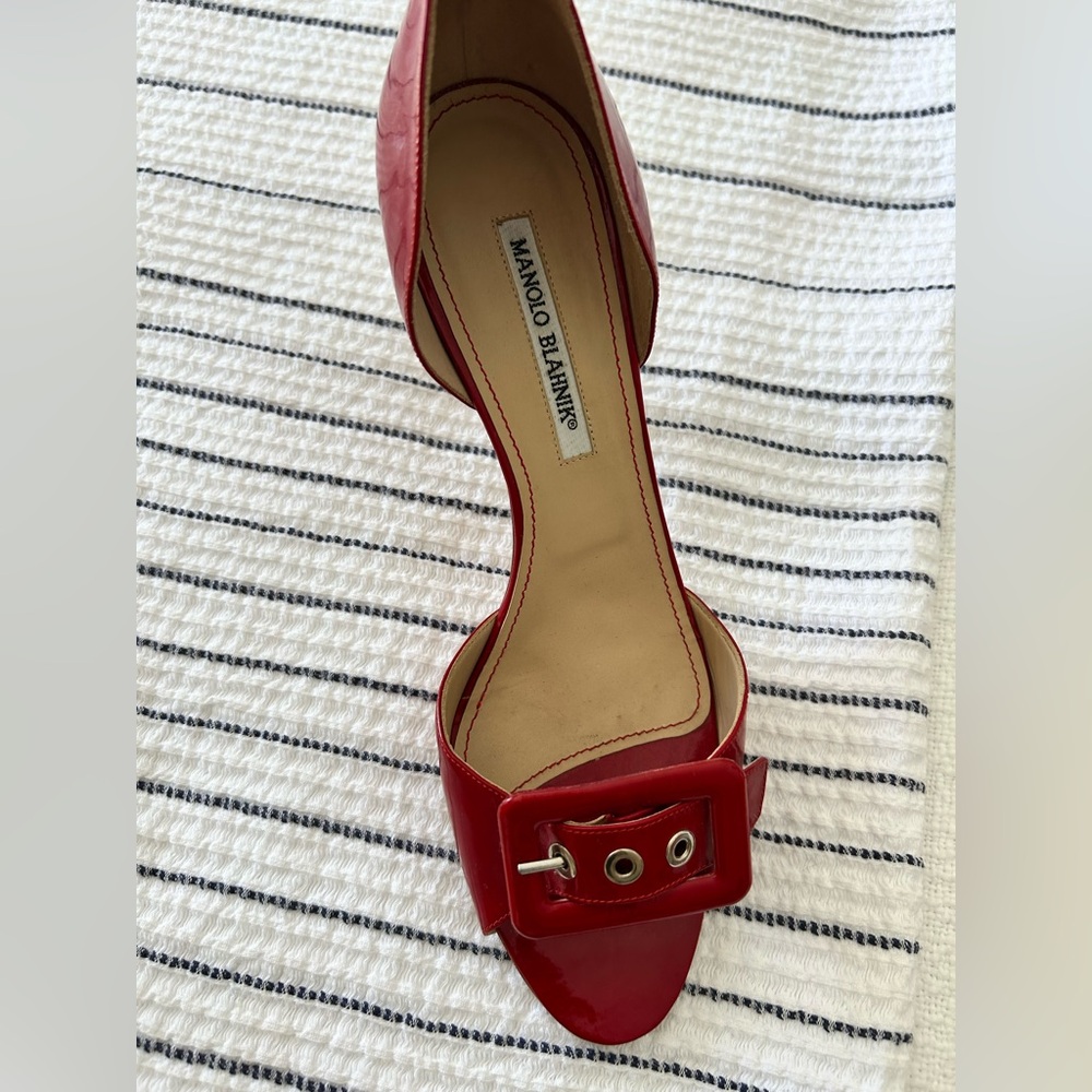 Absolutely gorgeous shoes !!! Very comfortable and barely worn- red patented